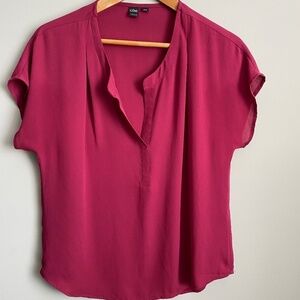 Icone by Simons Women's Wine Lightweight Open V-neck Short‎ Sleeve Blouse Medium